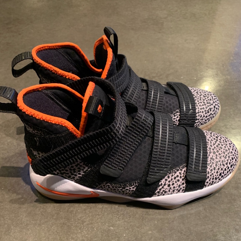 Nike LeBron Zoom Soldier 11 Safari Youth size 7